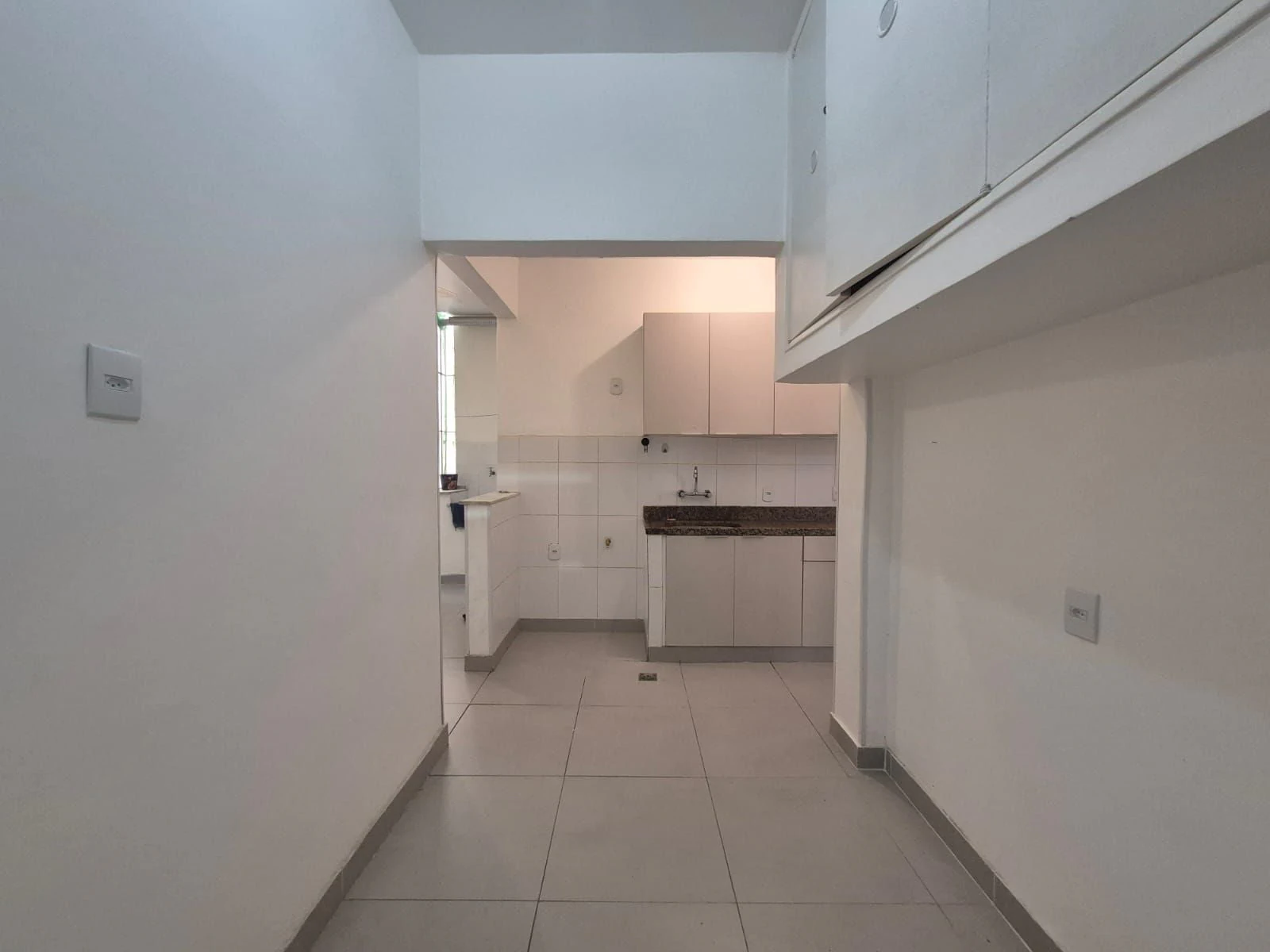 Wood or laminate floors in a 3-bedroom apartment, 100 m² — photo 12