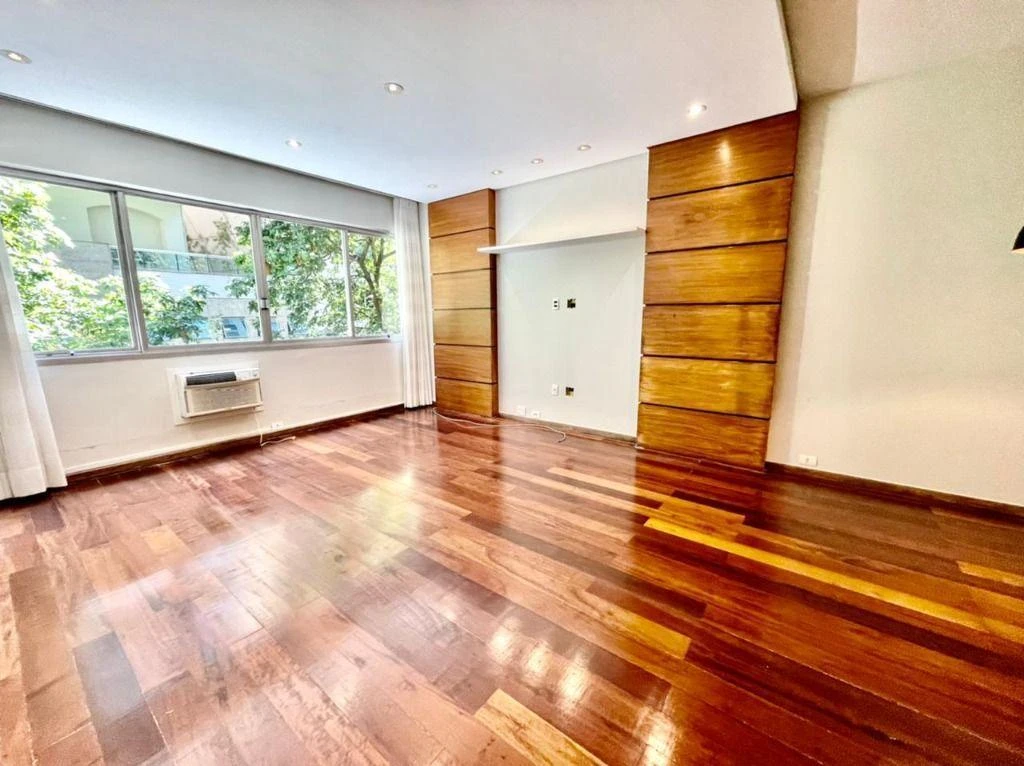 Apartamento de 150 m² com espaço de home office e banheira — photo 3