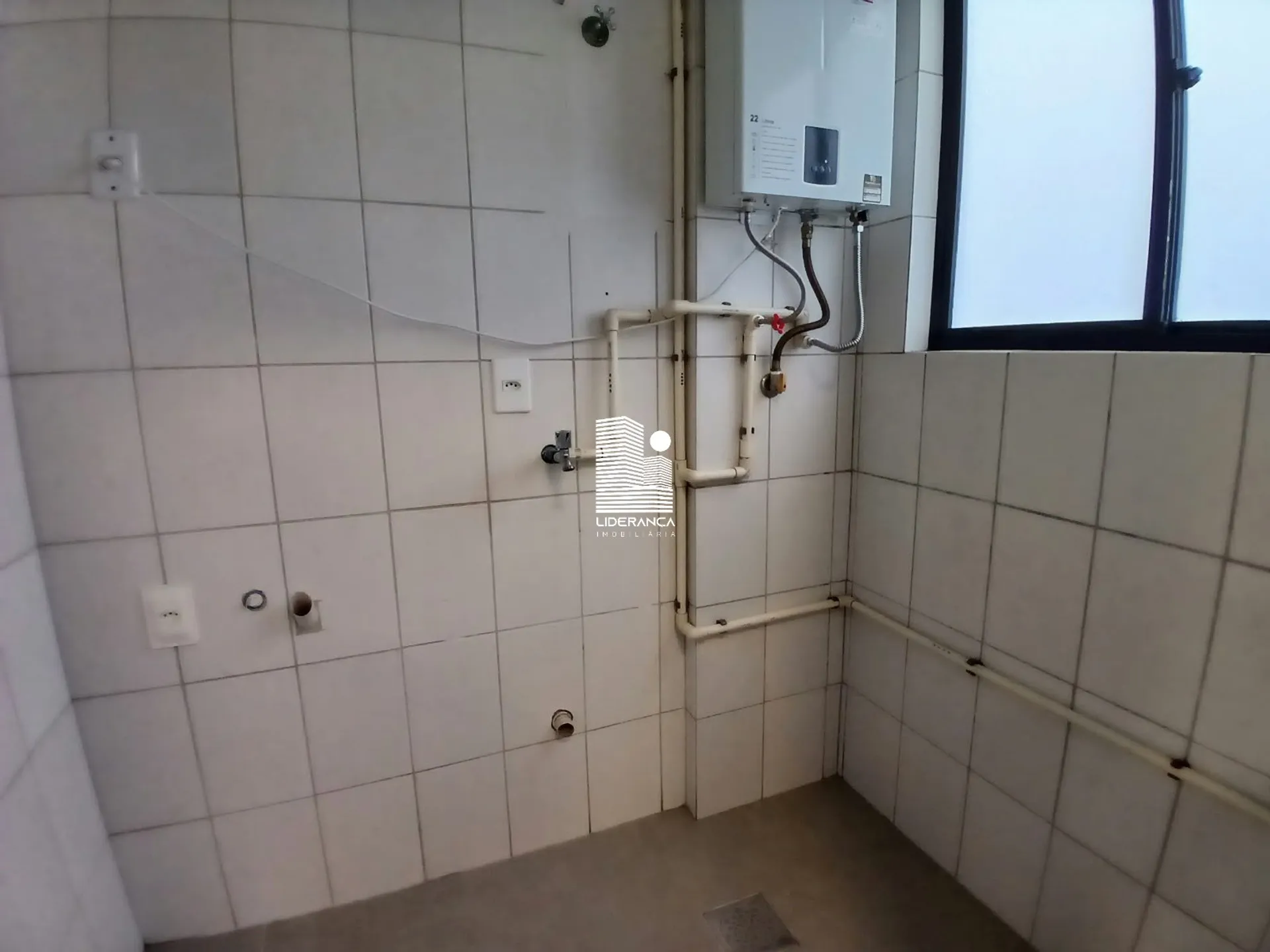 Apartamento com piso de madeira ou laminado, Centro — photo 33