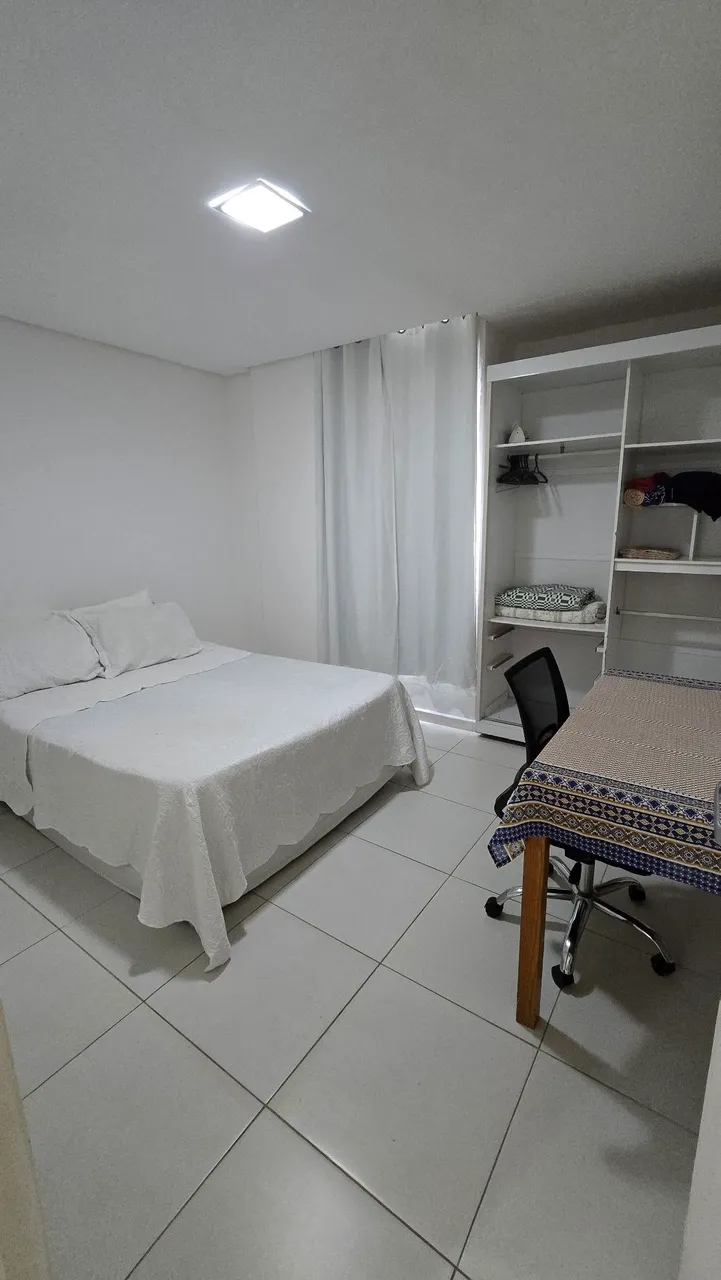 Furnished studio with 1 bedroom and open-plan kitchen