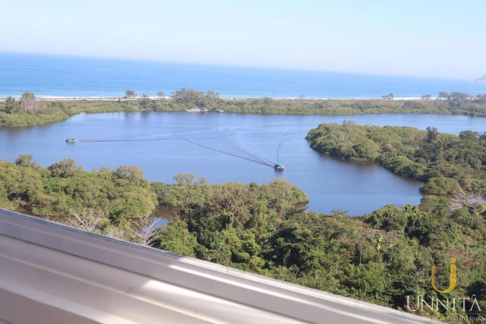 Glass-enclosed balcony in a 3-bedroom apartment, 110 m² — photo 6