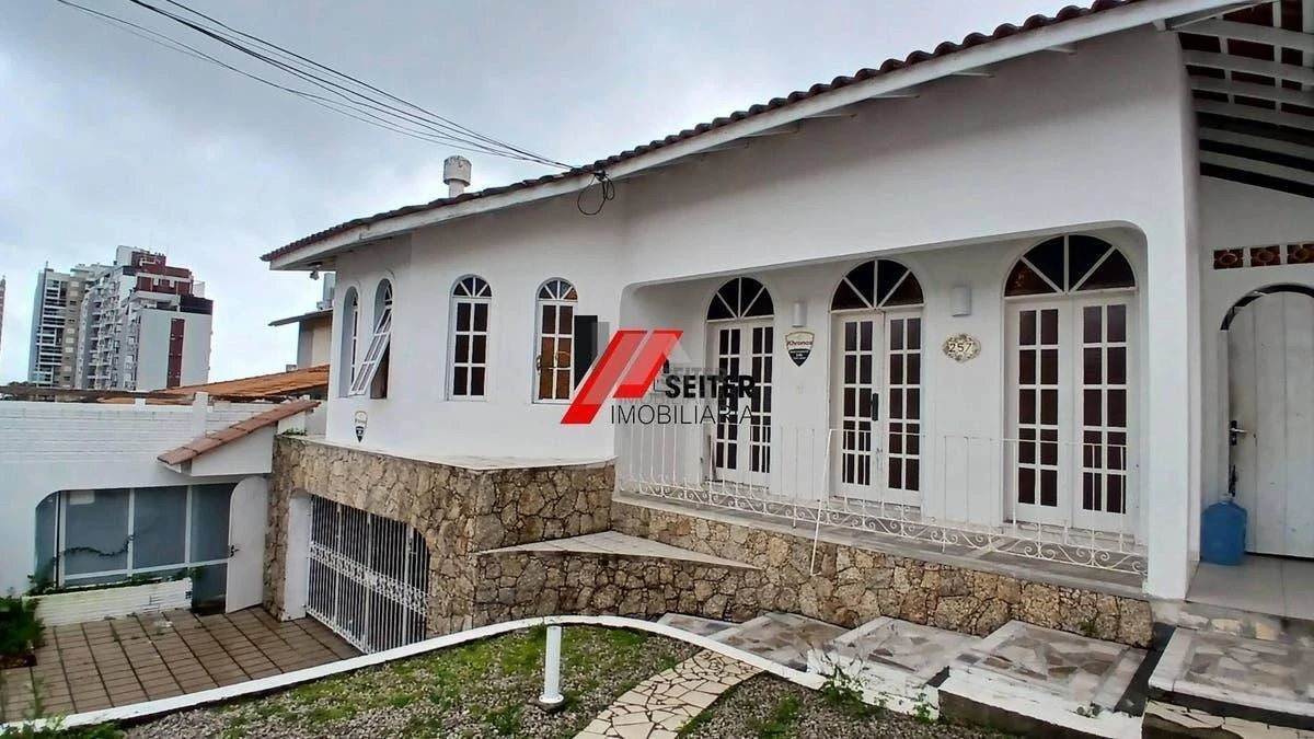 4-bedroom house with a home office in Florianópolis — photo 37