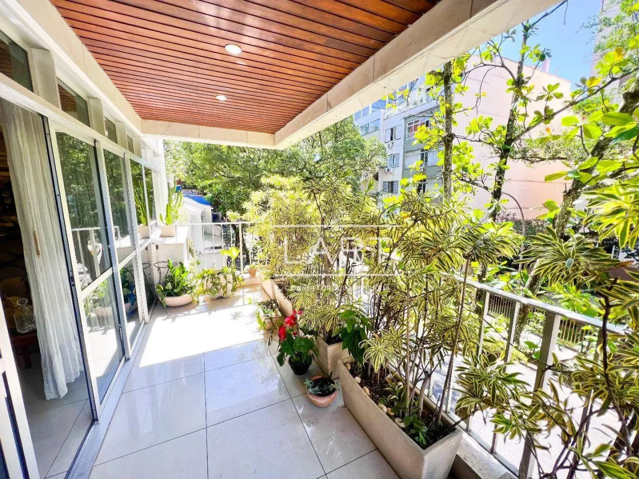 3-bedroom apartment with balcony and open-plan kitchen — photo 13