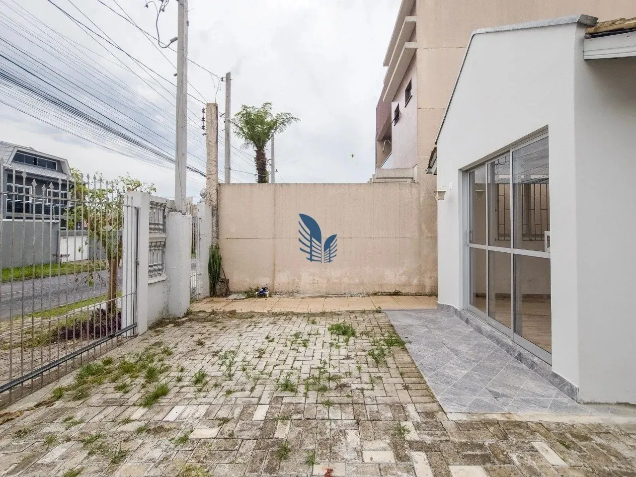 1-bedroom house with a private garden — photo 4