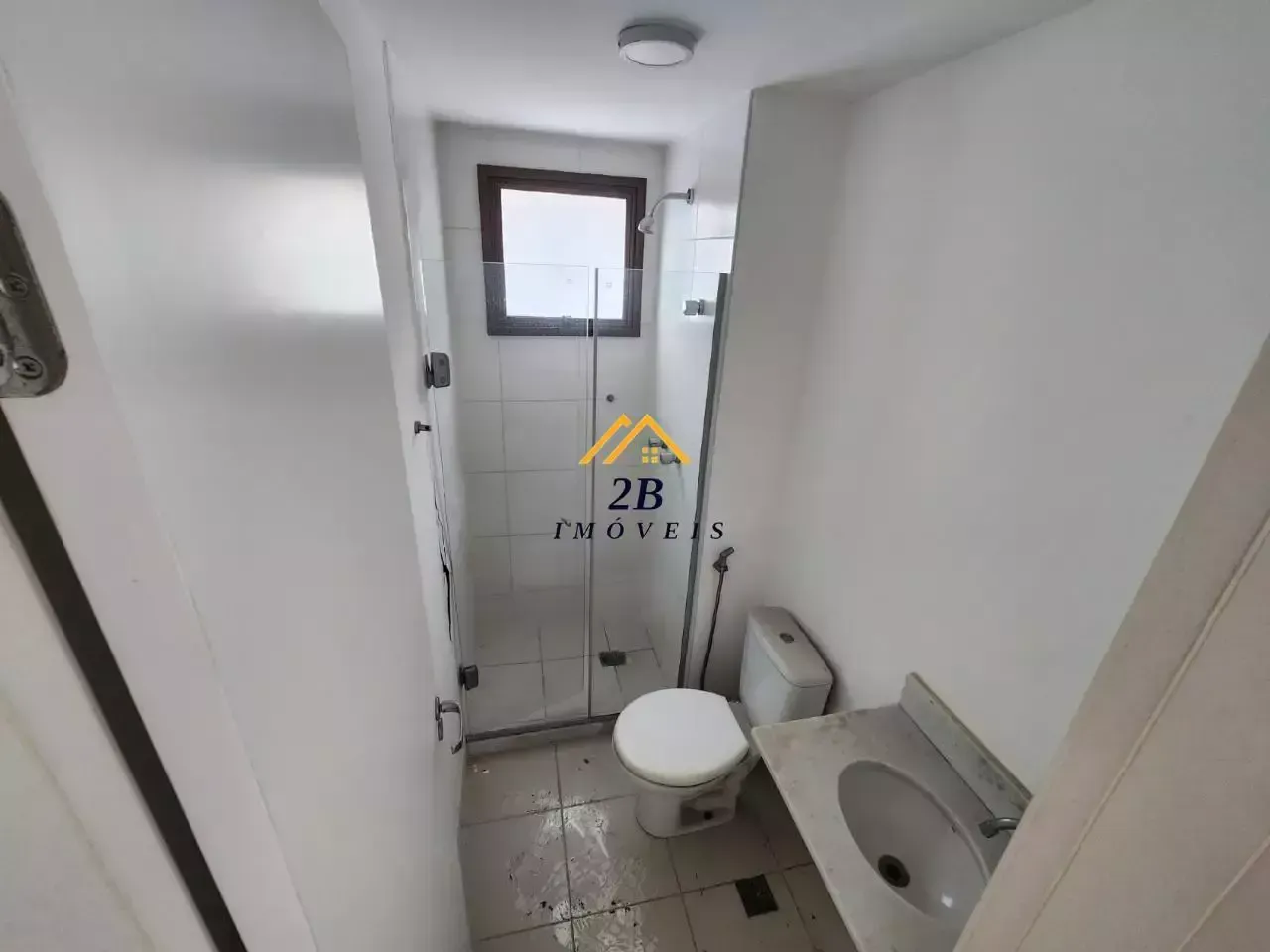 Unfurnished apartment with 3 bedrooms and 2 bathrooms — photo 10