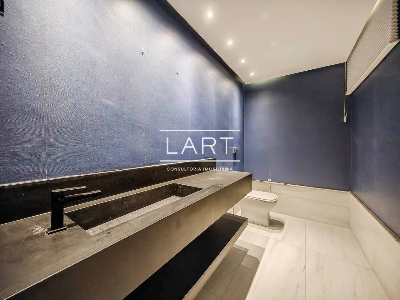 Furnished apartment, 465 m², with a water view — photo 13