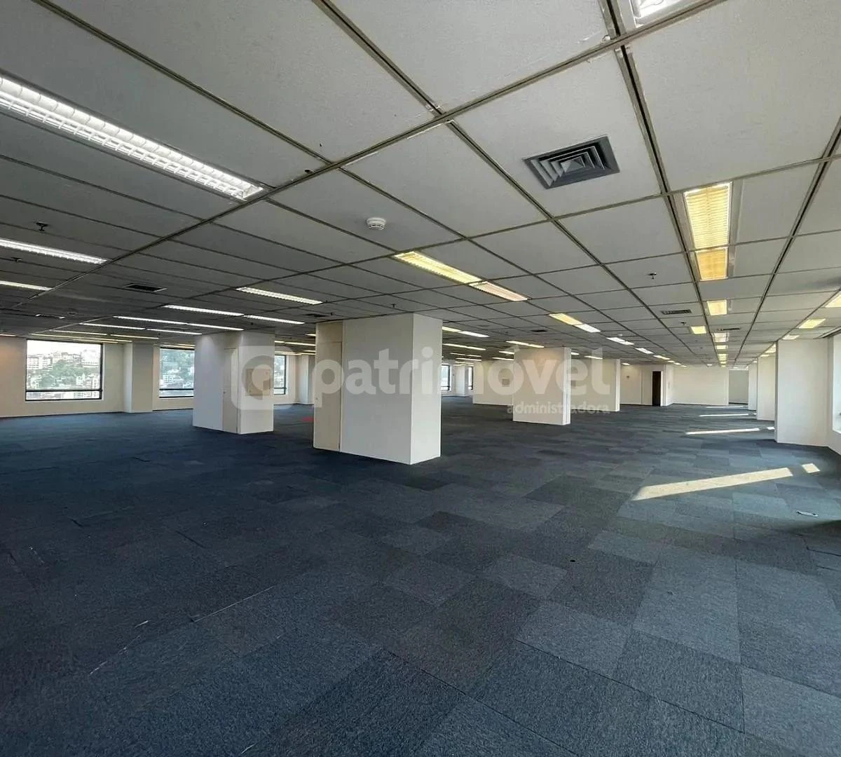 Apartamento de 957 m² com janelas do chão ao teto e vista — photo 16