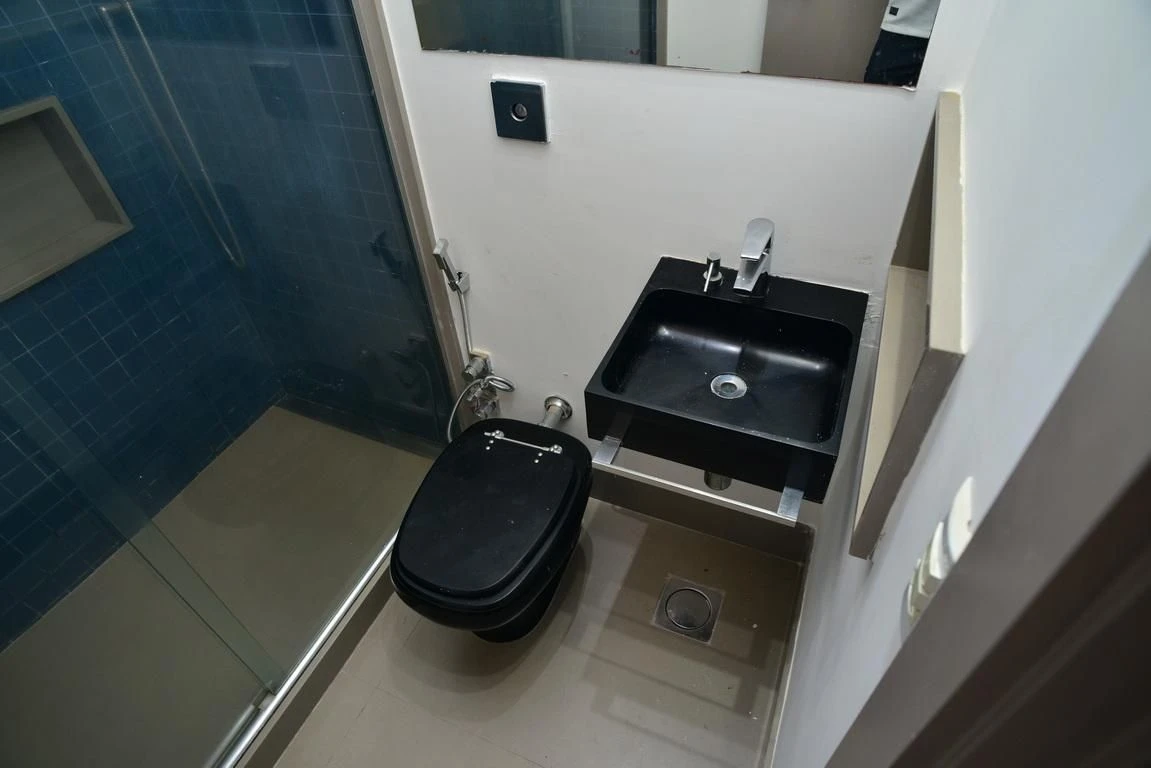3-bedroom apartment in a building with a gym — photo 49