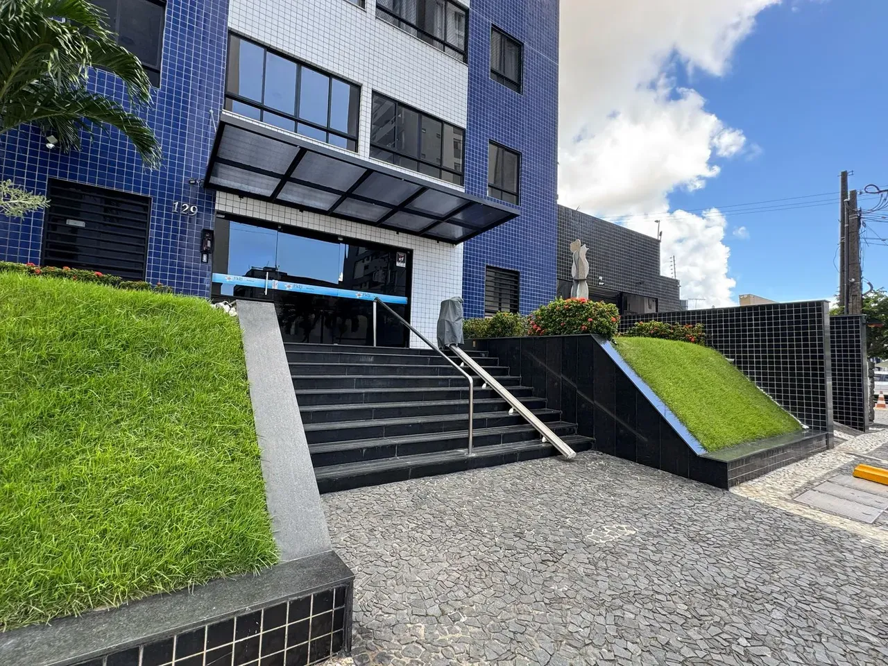 Unfurnished 100 m² apartment with 4 bedrooms and 2 en-suites — photo 13