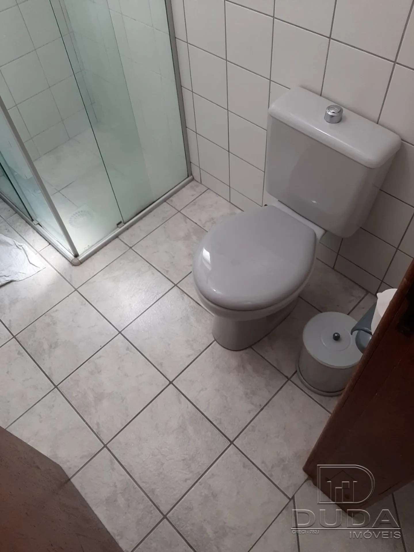 One-bedroom apartment with a washing machine — photo 9