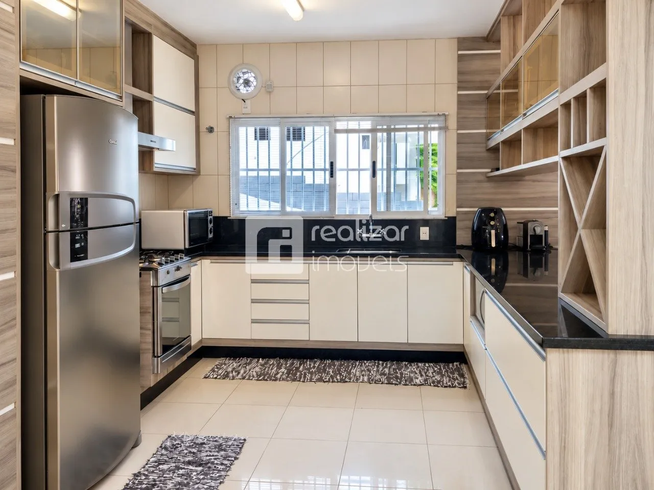 Casa mobiliada, 240 m², com janelas do piso ao teto — photo 2