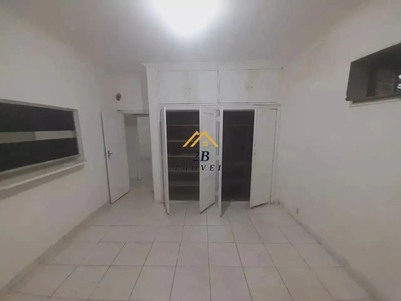 Commercial house with 5 bedrooms and 3 bathrooms — photo 6