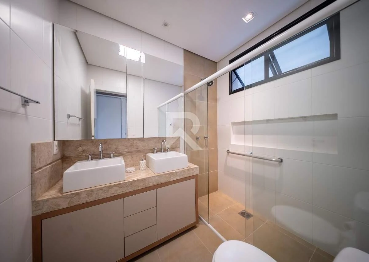 Furnished apartment, 150 m², with a glass-enclosed balcony — photo 23