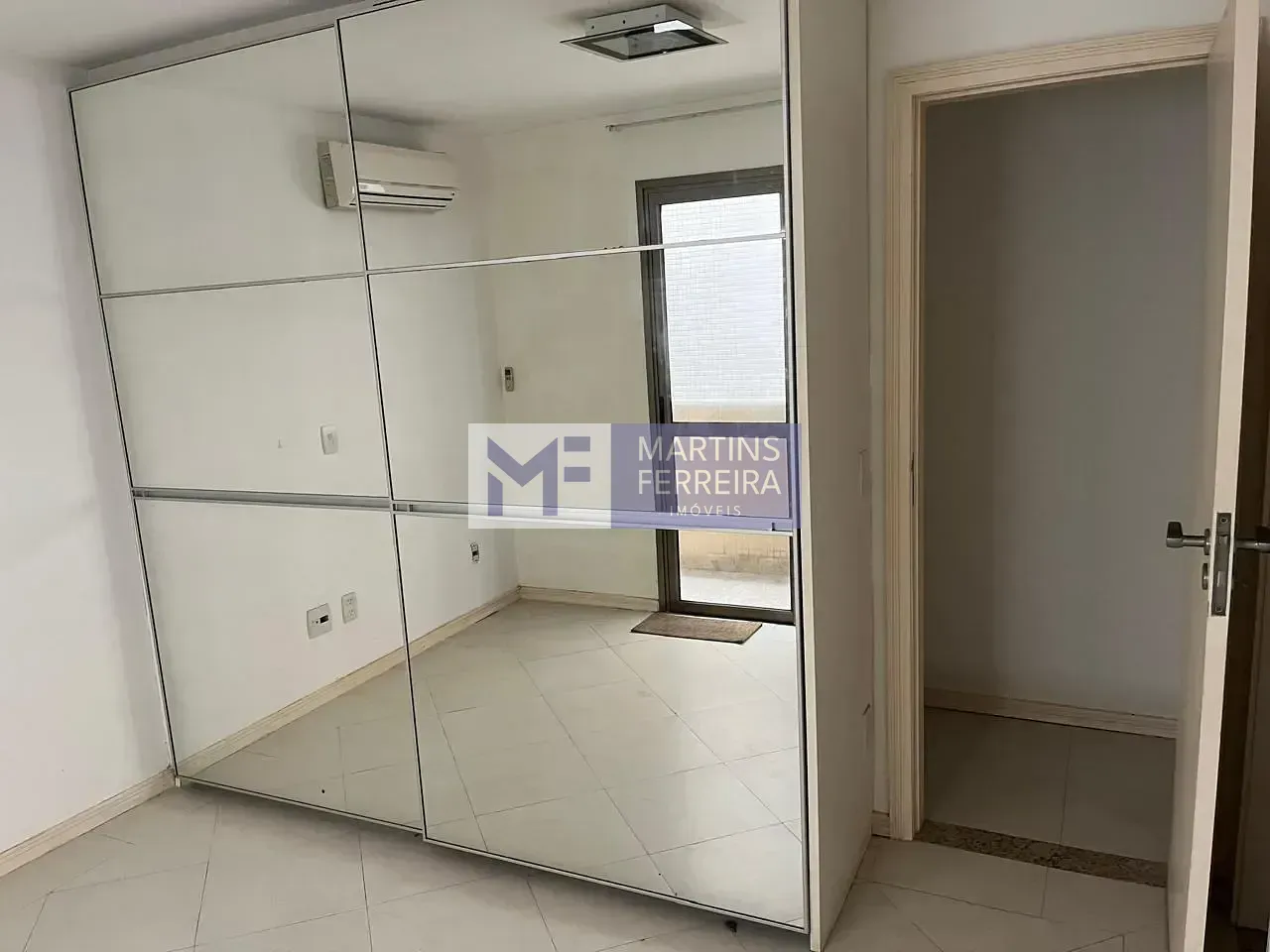 4 quartos e banheira: apartamento de 175 m² — photo 32