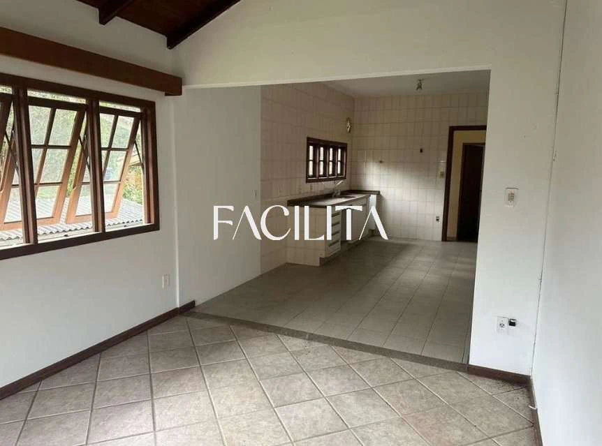 Unfurnished 3-bedroom house with 480 m² and 2 suites — photo 2