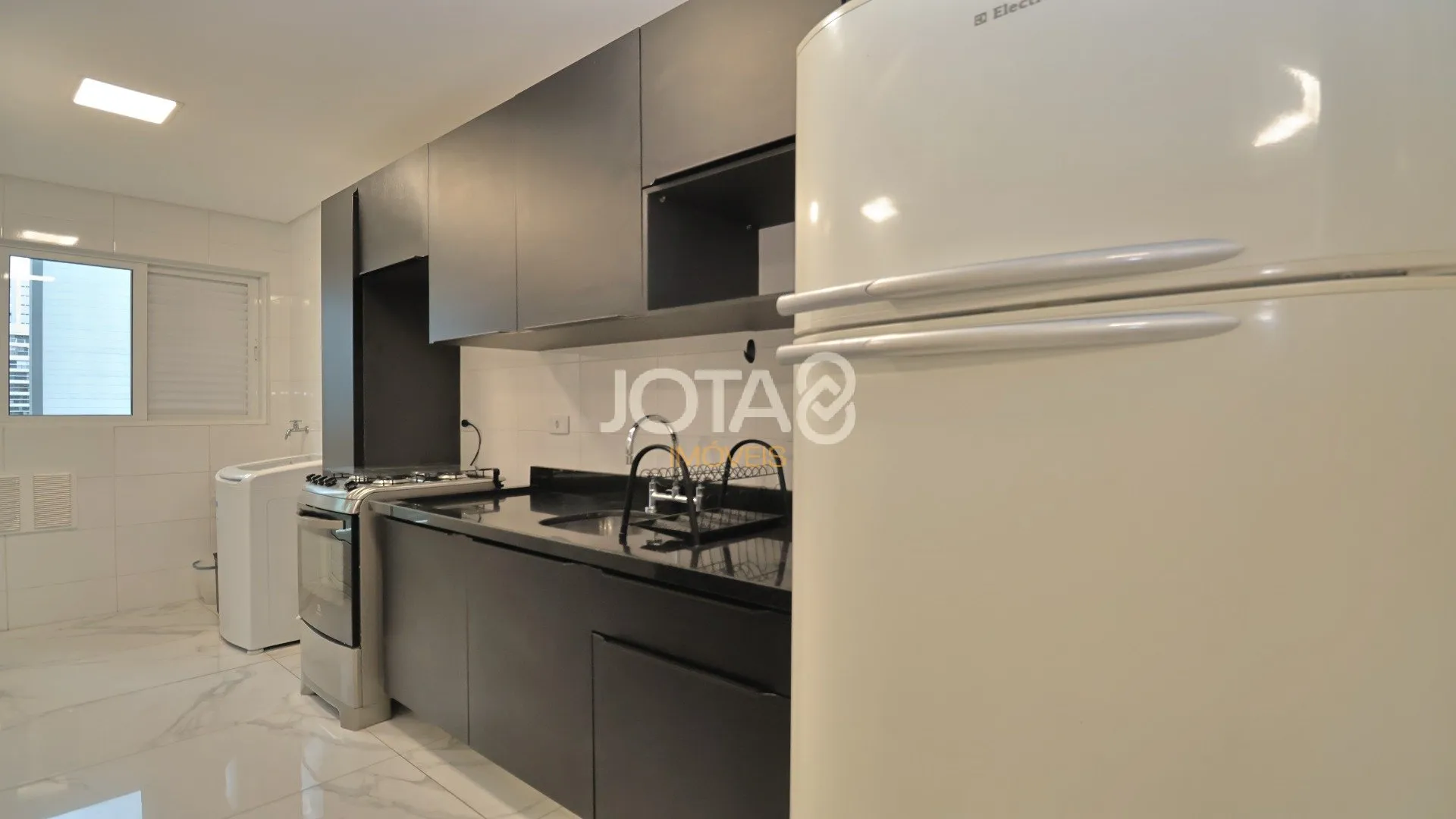 1-bedroom apartment with 66 m² and a balcony — photo 23