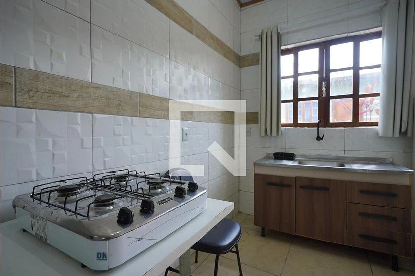 25 m² studio with a separate kitchen and gas stove — photo 4