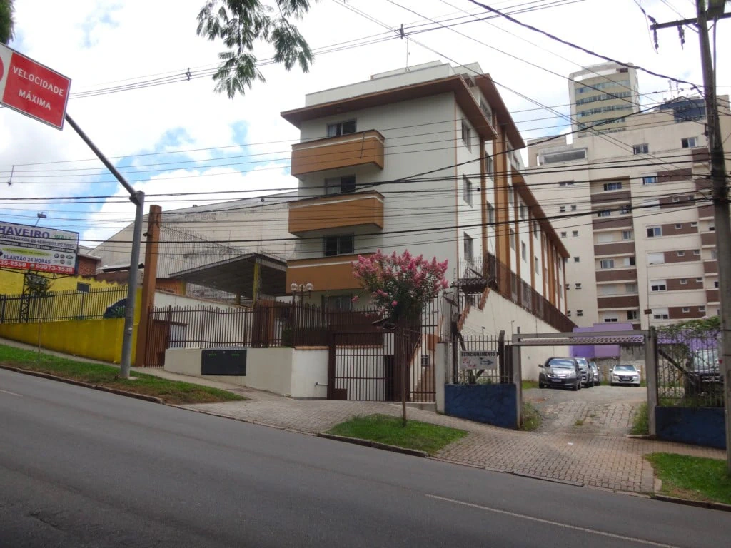 2-bedroom apartment with wood or laminate floors in Curitiba — photo 27