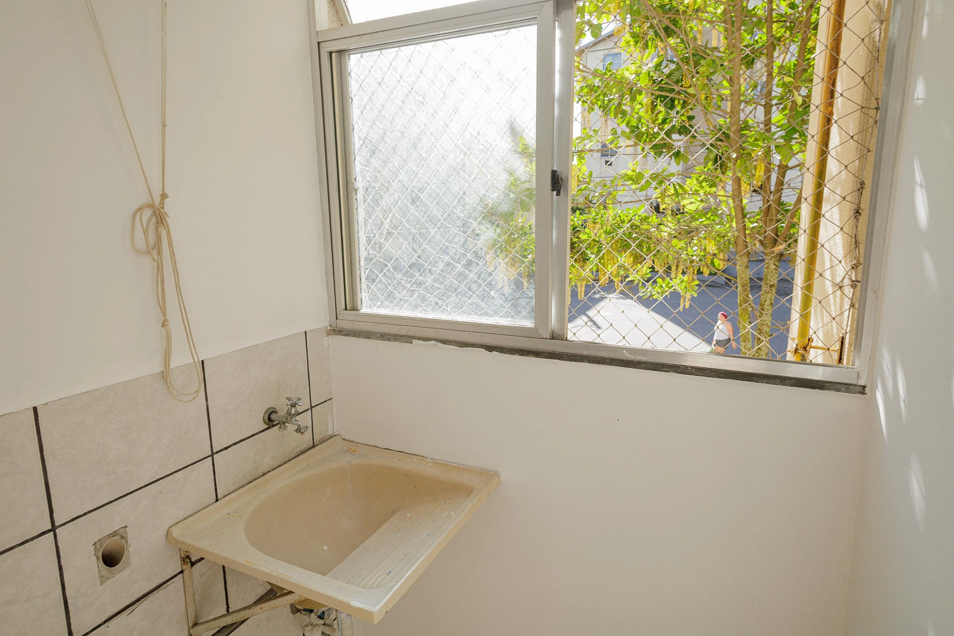 2-bedroom furnished apartment with 1 parking space — photo 32