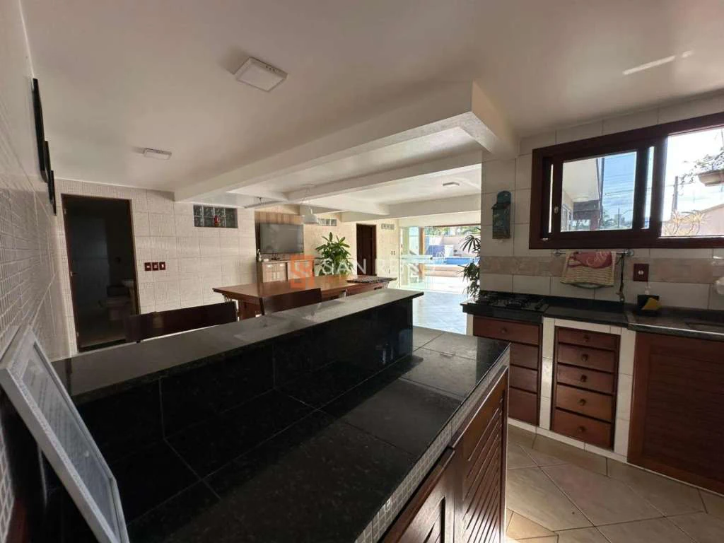 Casa com 3 quartos e 3 banheiros, 264 m² — photo 5