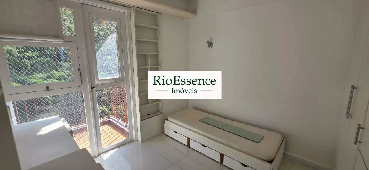 Unfurnished apartment with 3 bedrooms and an enclosed balcony — photo 15
