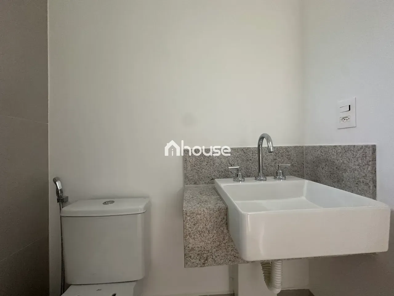 Apartment with 2 bedrooms, glass balcony, and 2 parking — photo 2