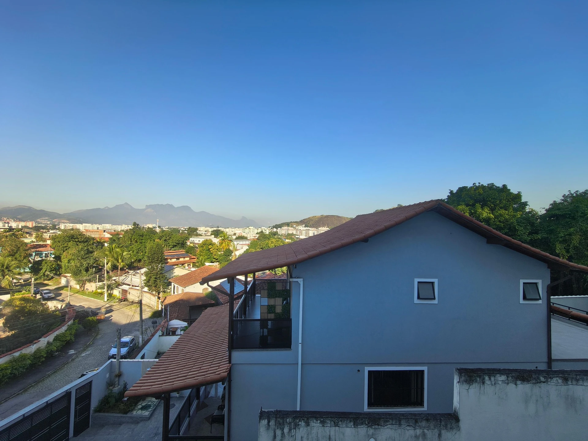 Condo house with 3 bedrooms and a balcony — photo 66