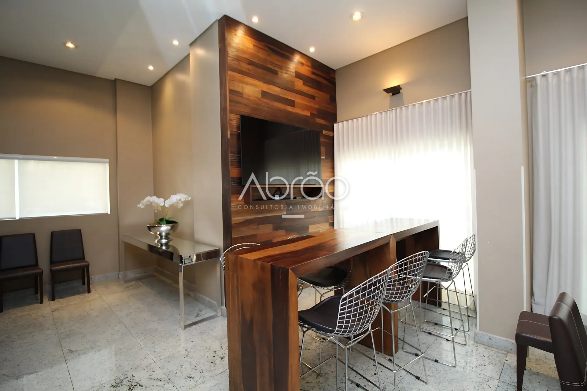 Furnished duplex apartment with 4 suites and 5 baths — photo 38