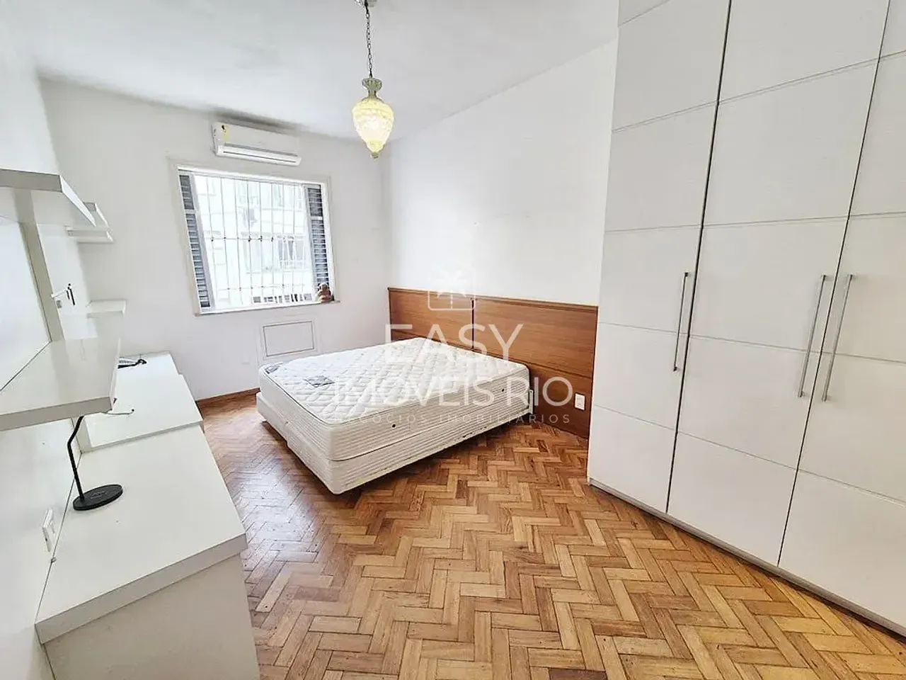 Apartamento sin amueblar con 4 dormitorios y balcón de vidrio — photo 5