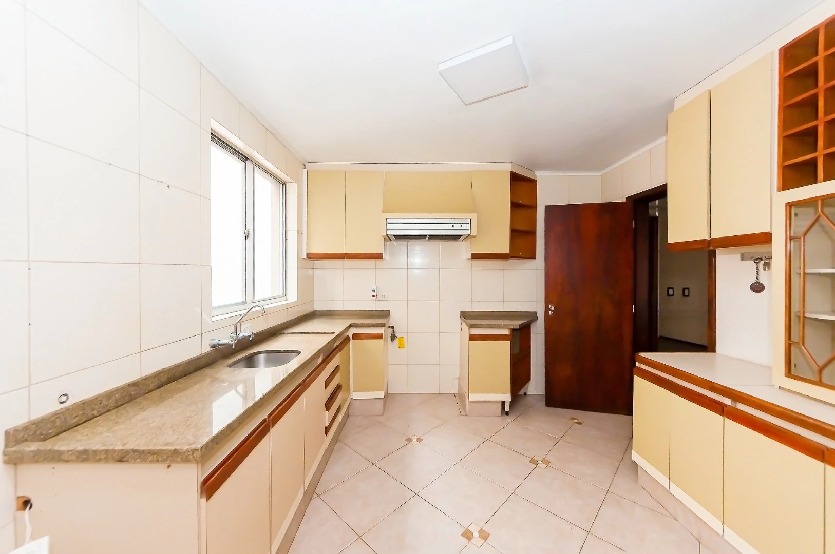 3-bedroom apartment with a home office in Curitiba