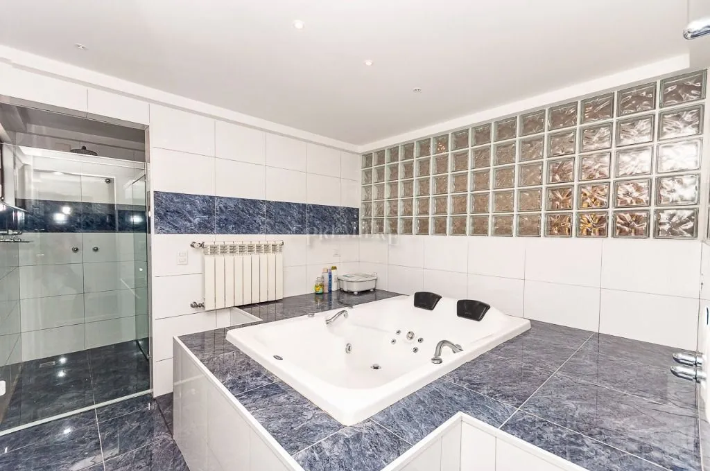Furnished house with 4 bedrooms across 1167 m² and 8 spots — photo 15