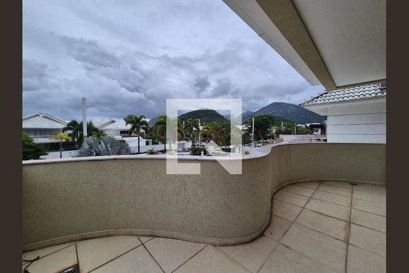 Rental house with 3 en-suite bedrooms and 399 m²