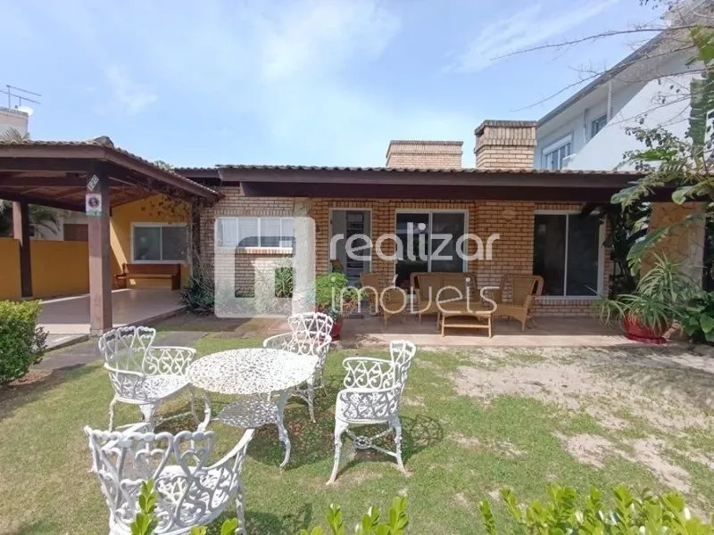 4-bedroom house with a garden — photo 13