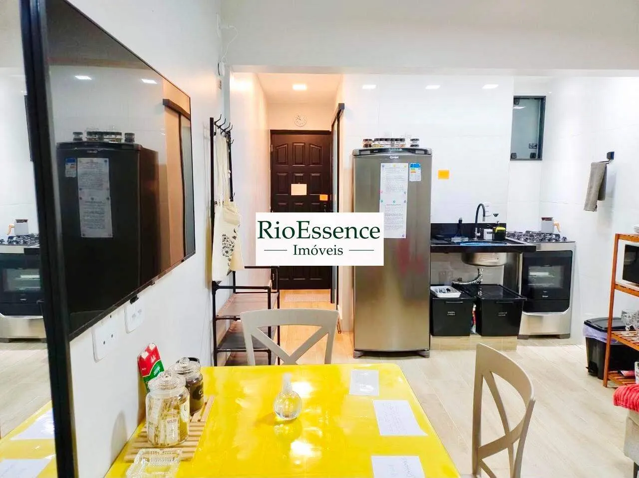 Furnished 1-bedroom apartment with open-plan kitchen — photo 5