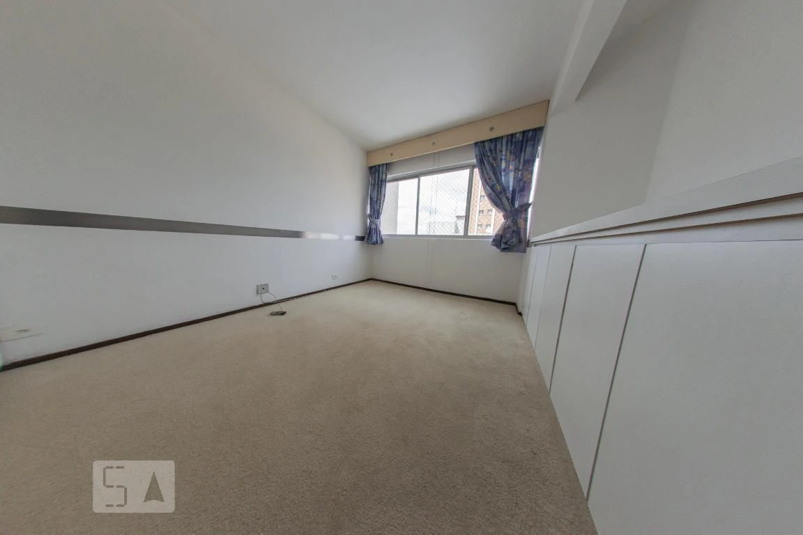 4-bedroom apartment with a walk-in closet — photo 68
