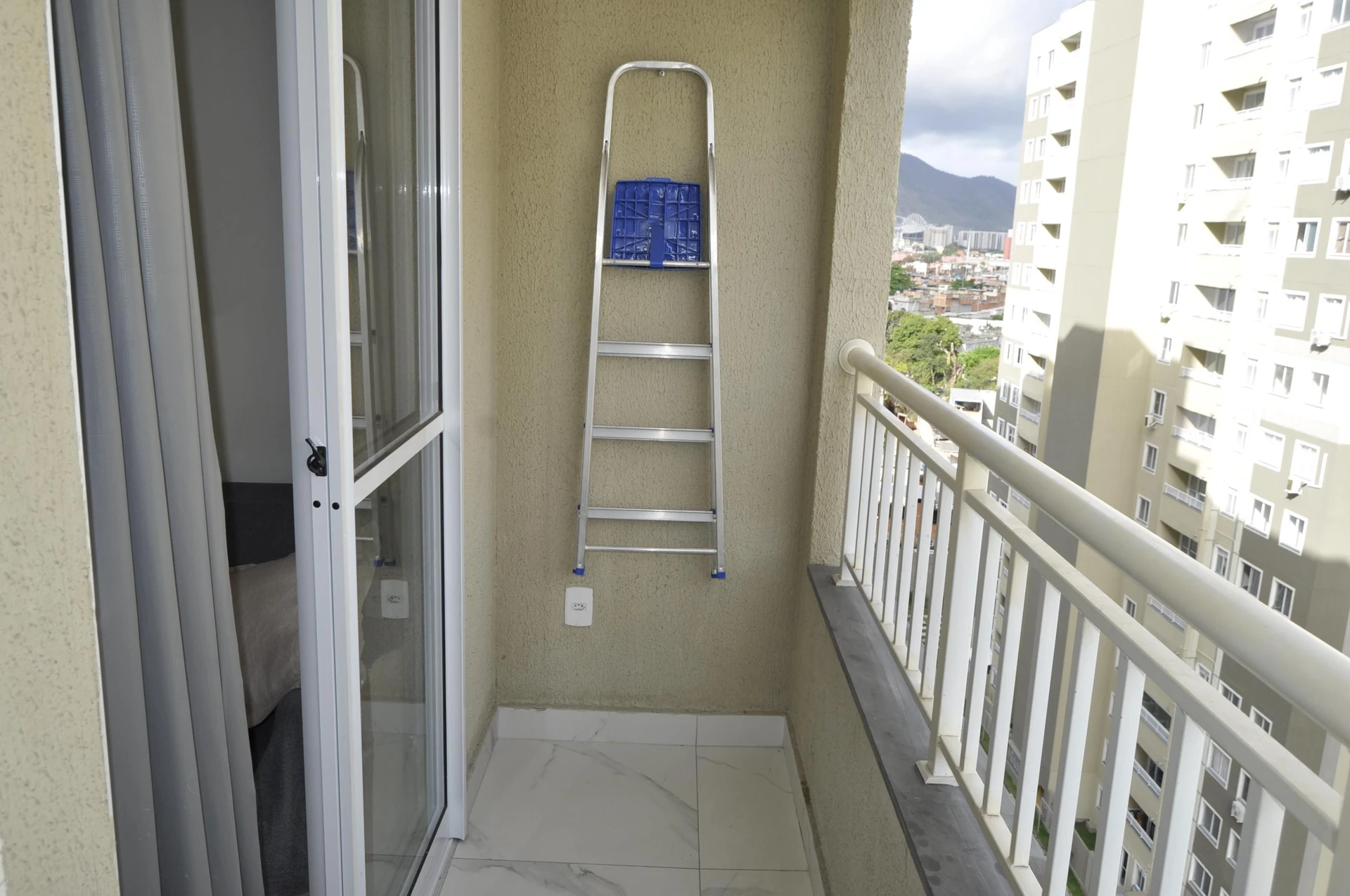 Furnished apartment, 37 m², with a mountain view — photo 9