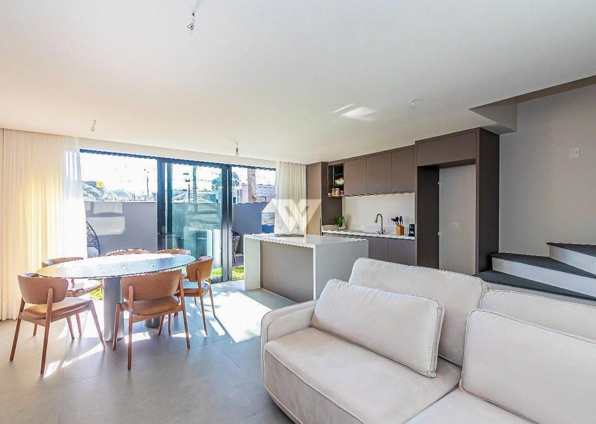 Townhouse with 3 en-suite bedrooms and 2 parking spaces