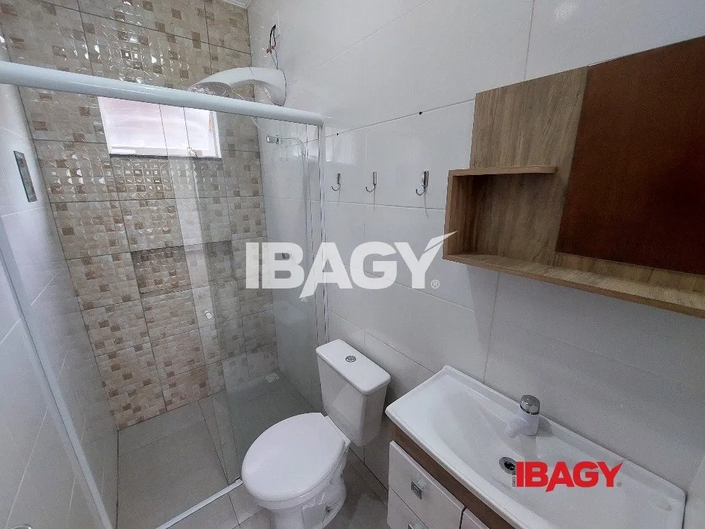 2-bedroom house with open-plan kitchen and 2 parking spots