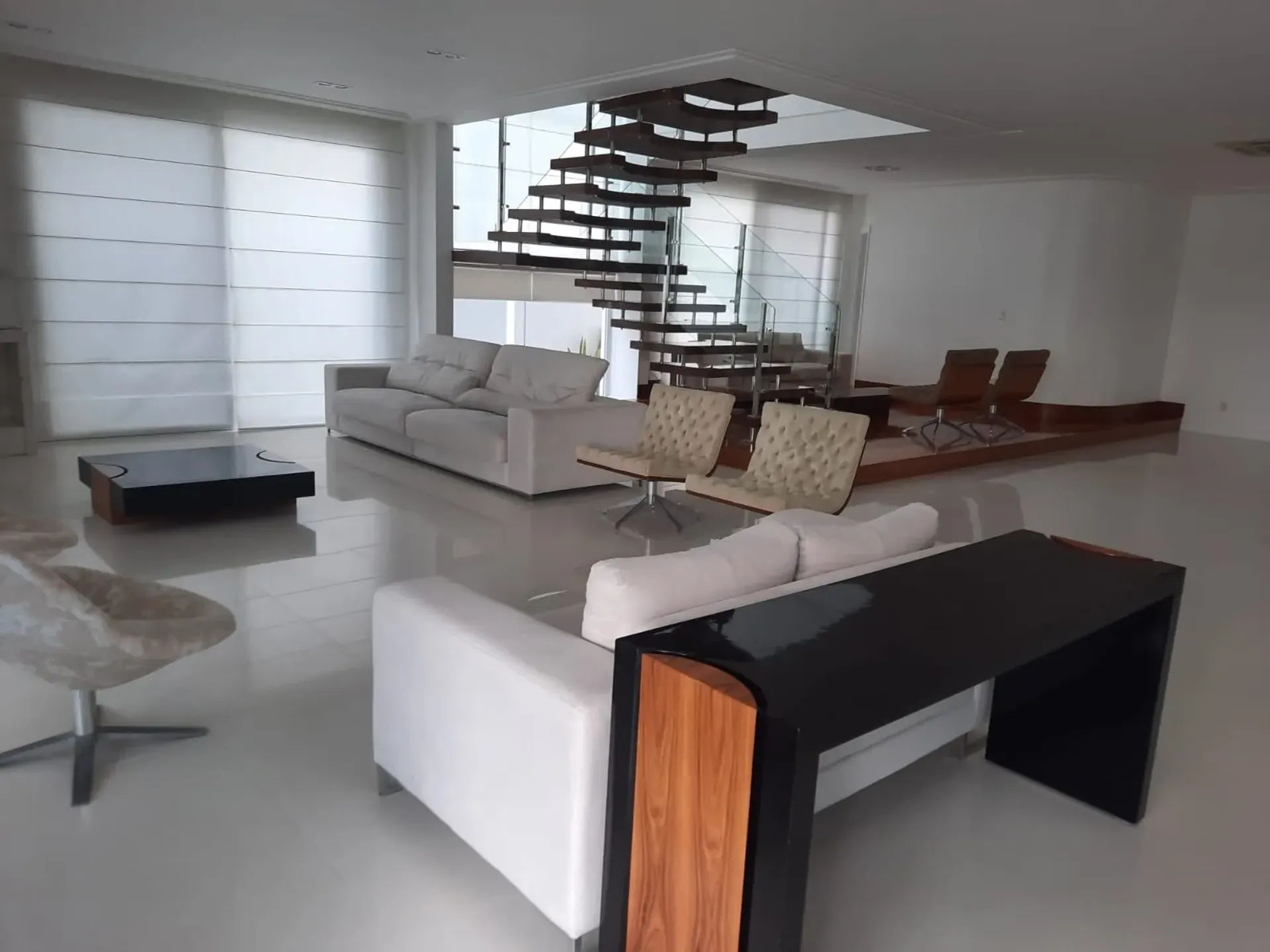 House with 7 bedrooms and an open-plan kitchen — photo 36