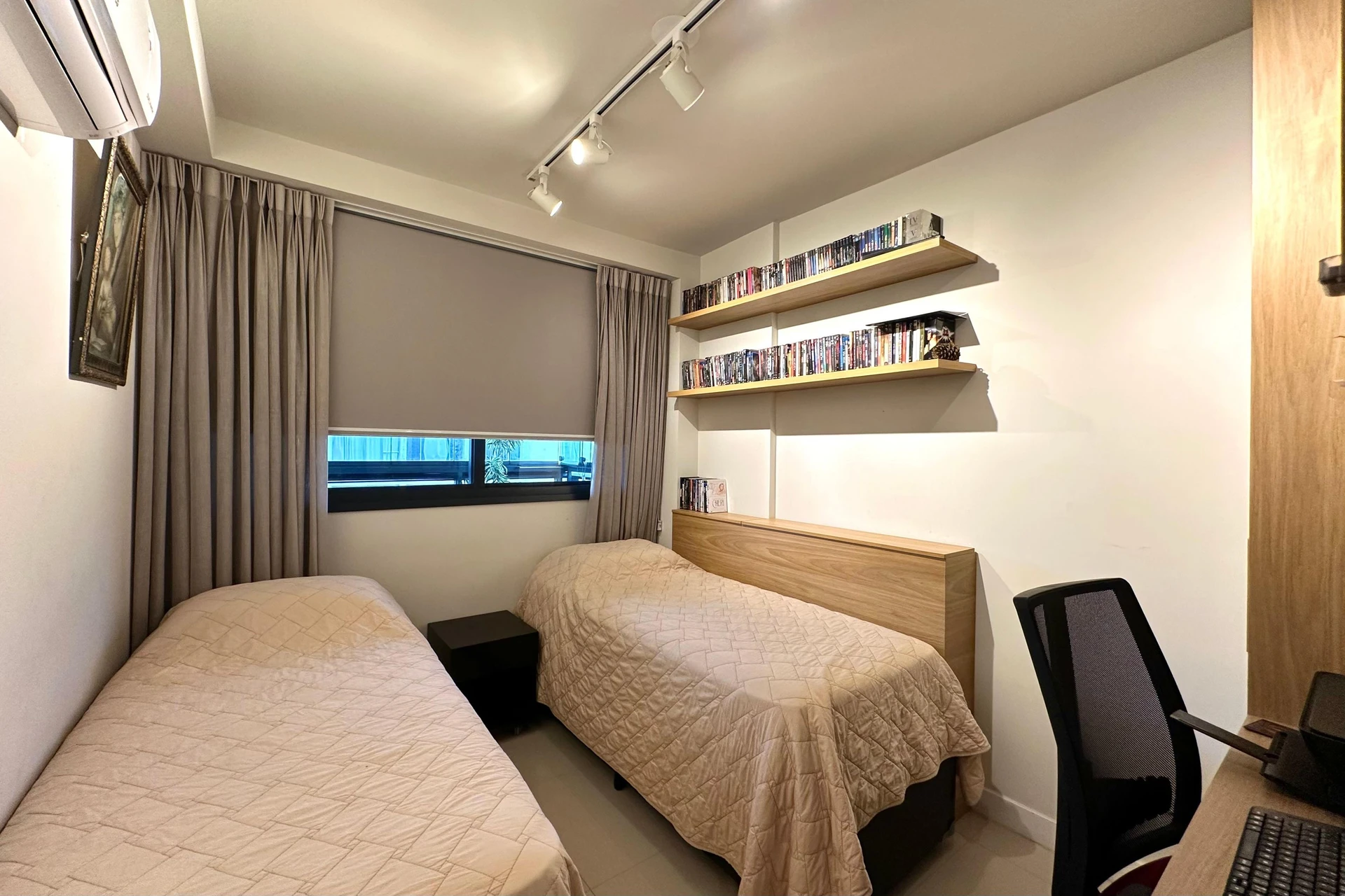 2-bedroom apartment with floor-to-ceiling windows — photo 12