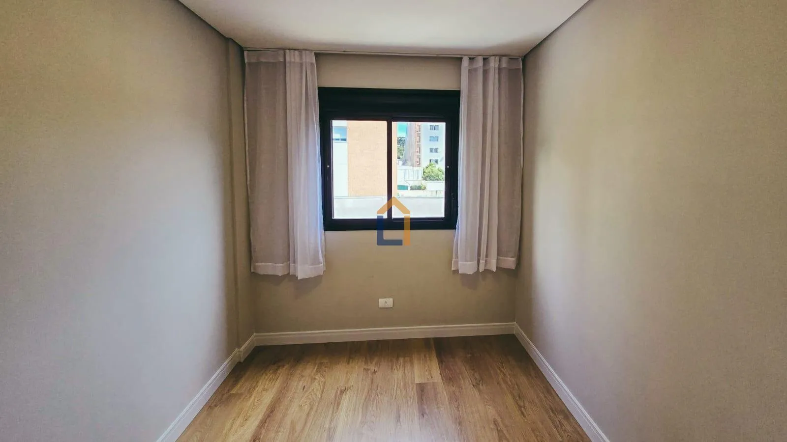 2-bedroom apartment with a washing machine in Curitiba — photo 21