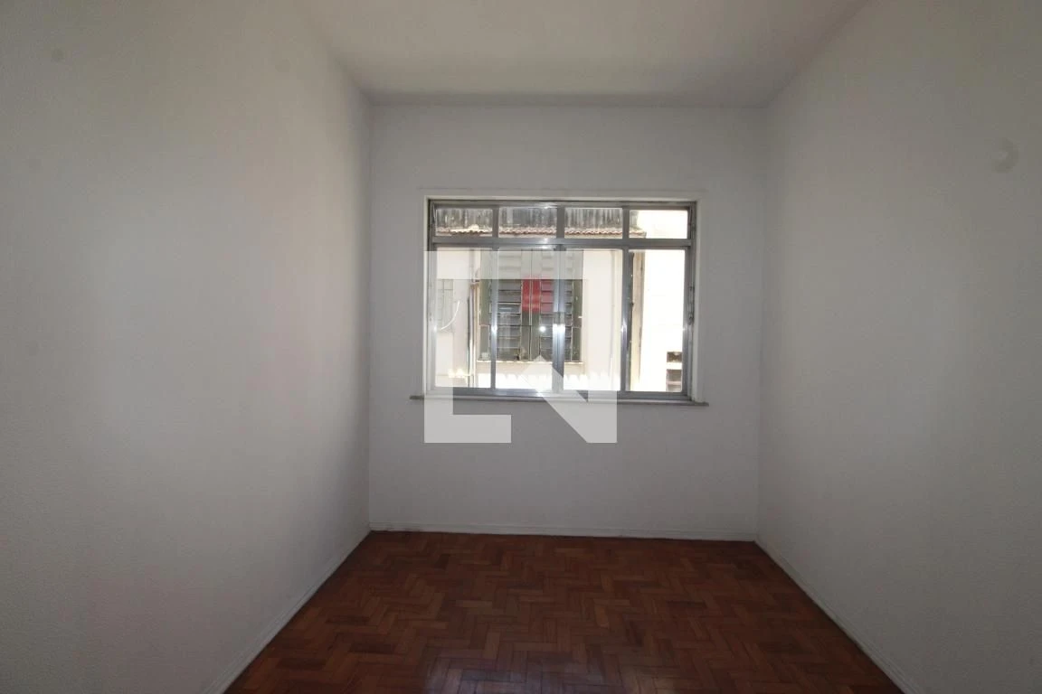 Wood or laminate floors in a 2-bedroom apartment, 100 m² — photo 15