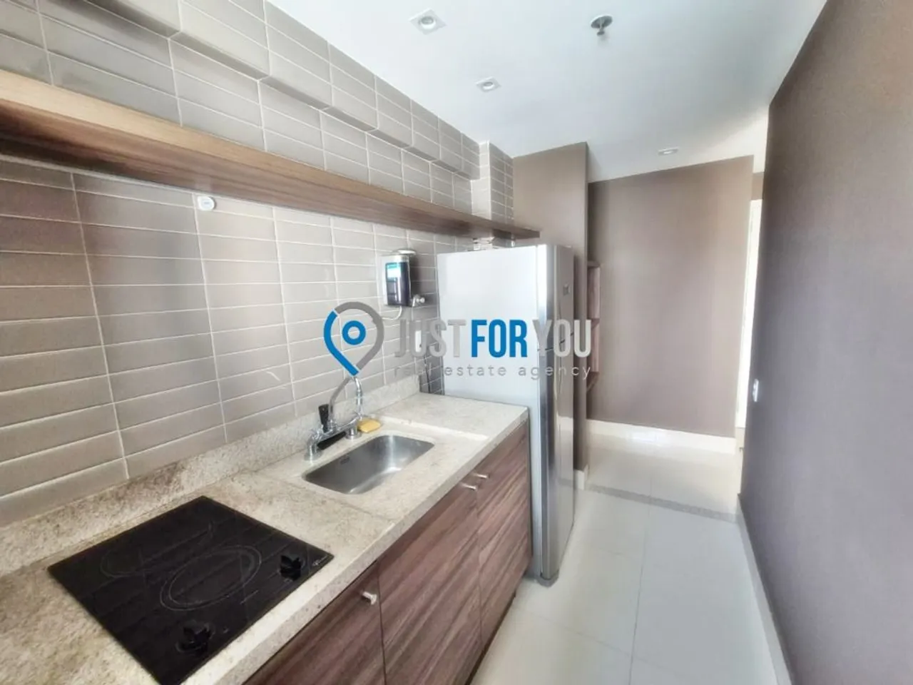 1-bedroom apartment with a balcony and 55 m² — photo 2