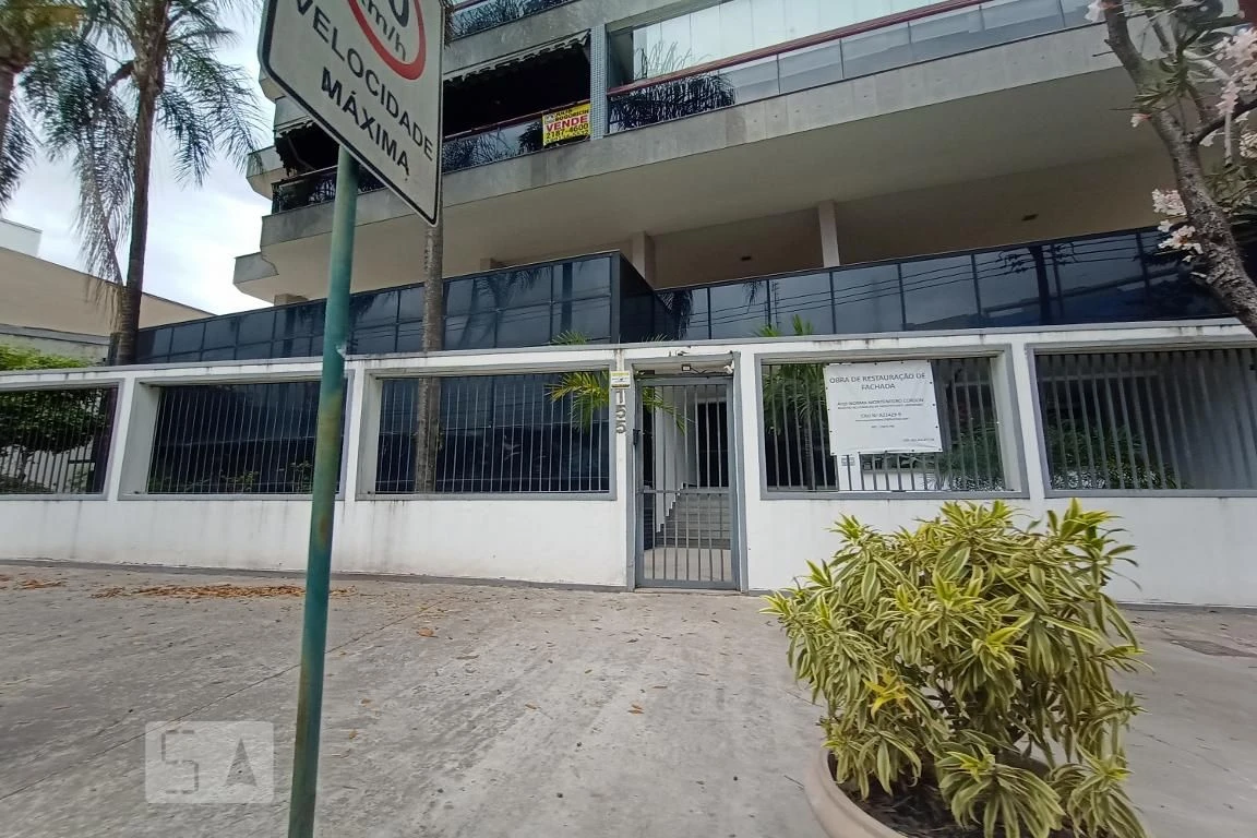 Apartamento de 4 quartos com janelas do piso ao teto — photo 126