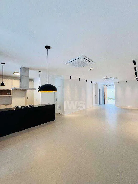 Modern house with 5 en-suite bedrooms and air conditioning — photo 5