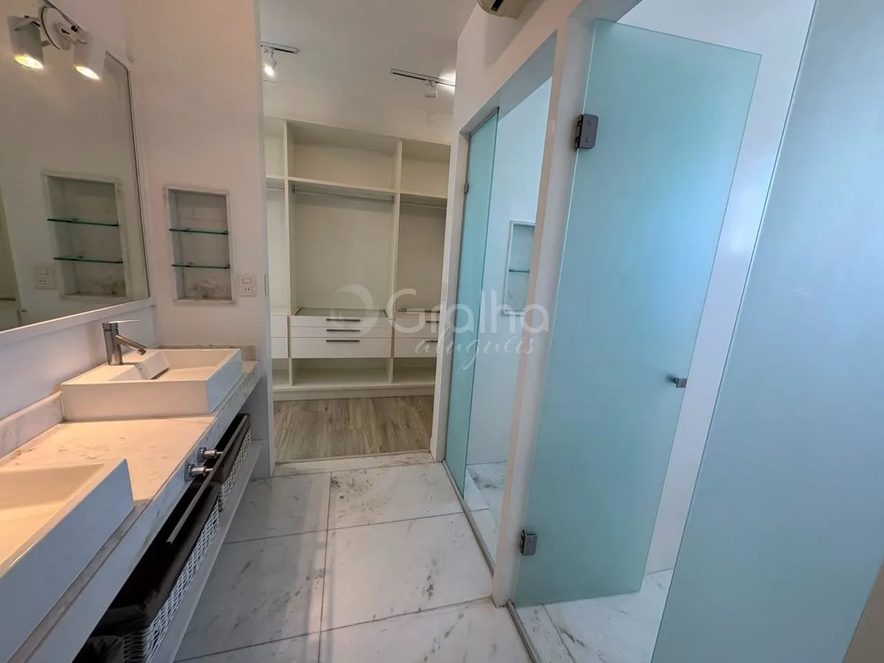 Мебльований будинок 868 м² з 3 люксами та 9 місцями — photo 40