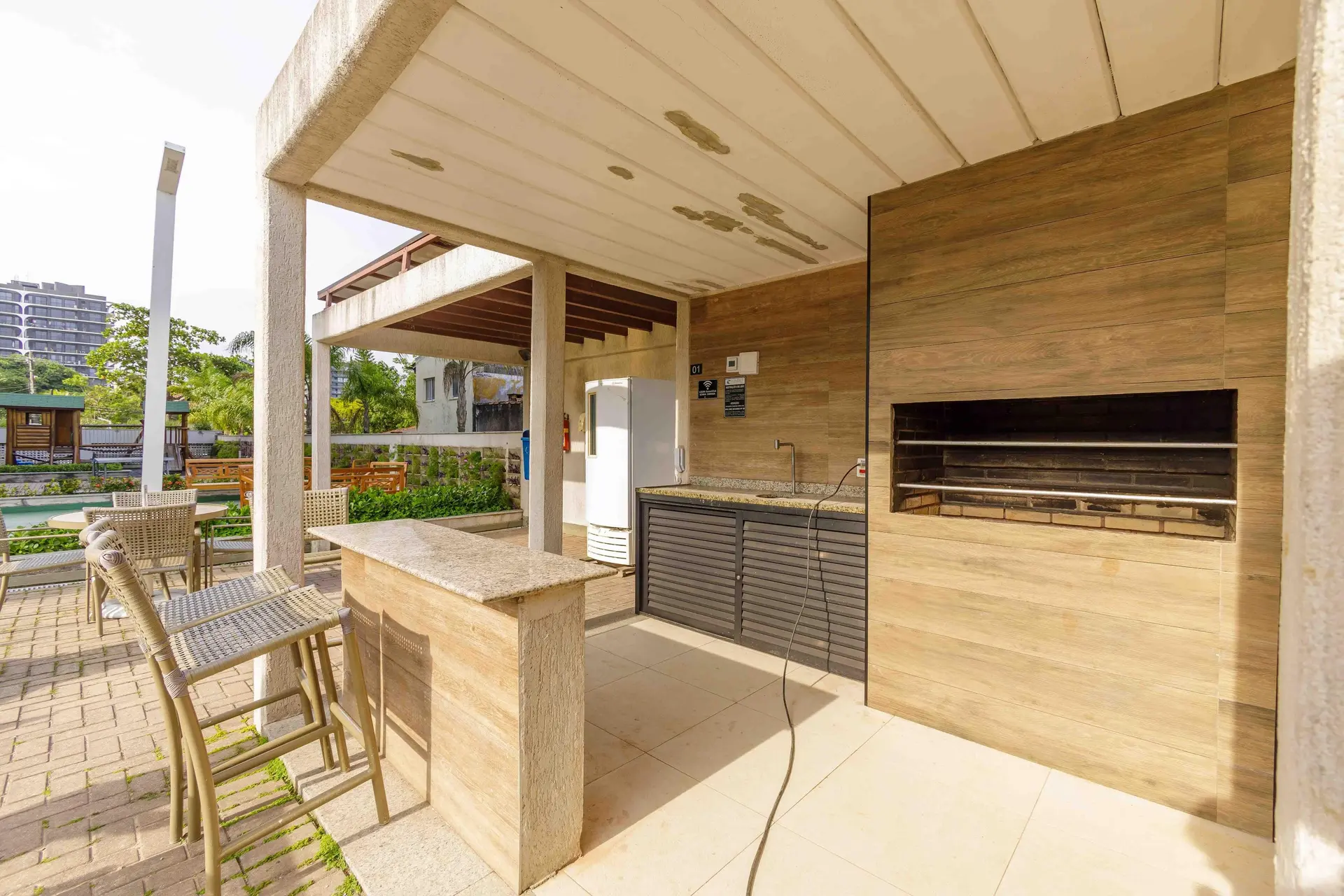 3-bedroom apartment with a grill on the balcony — photo 3