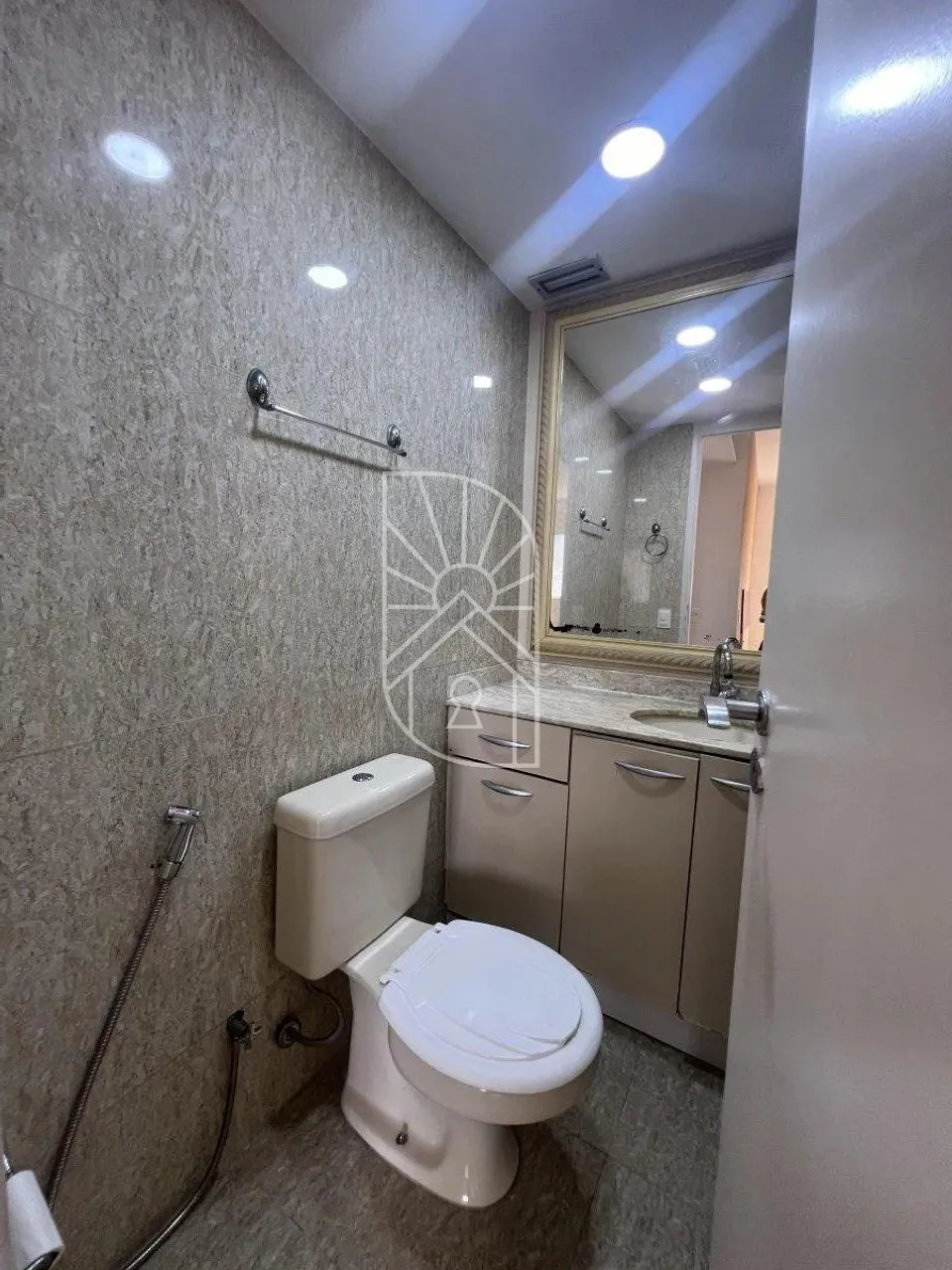 Apartamento de 2 quartos com 2 banheiros e varanda — photo 7