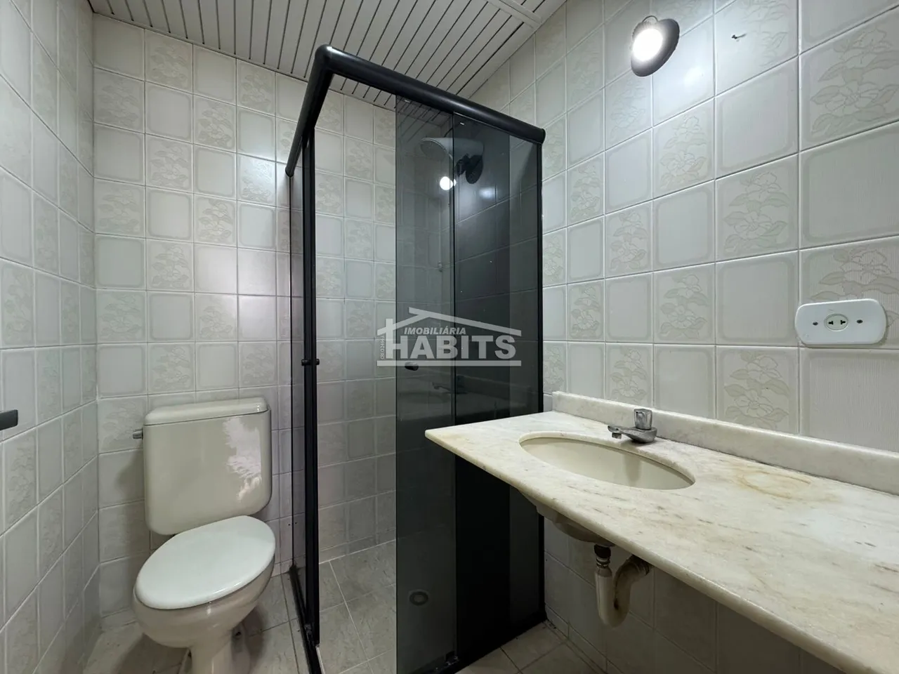 Wood or laminate floors in a 2-bedroom apartment, 72 m² — photo 7