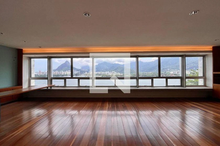 3-bedroom apartment with a water view in Rio de Janeiro — photo 19